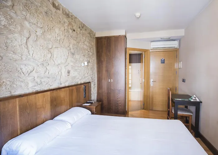 酒店 Alda Avenida 圣地亚哥－德孔波斯特拉